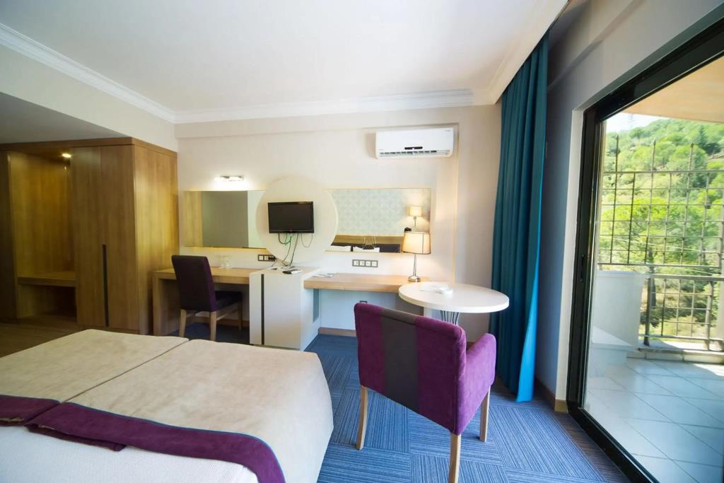 Spilos Hotel 4*