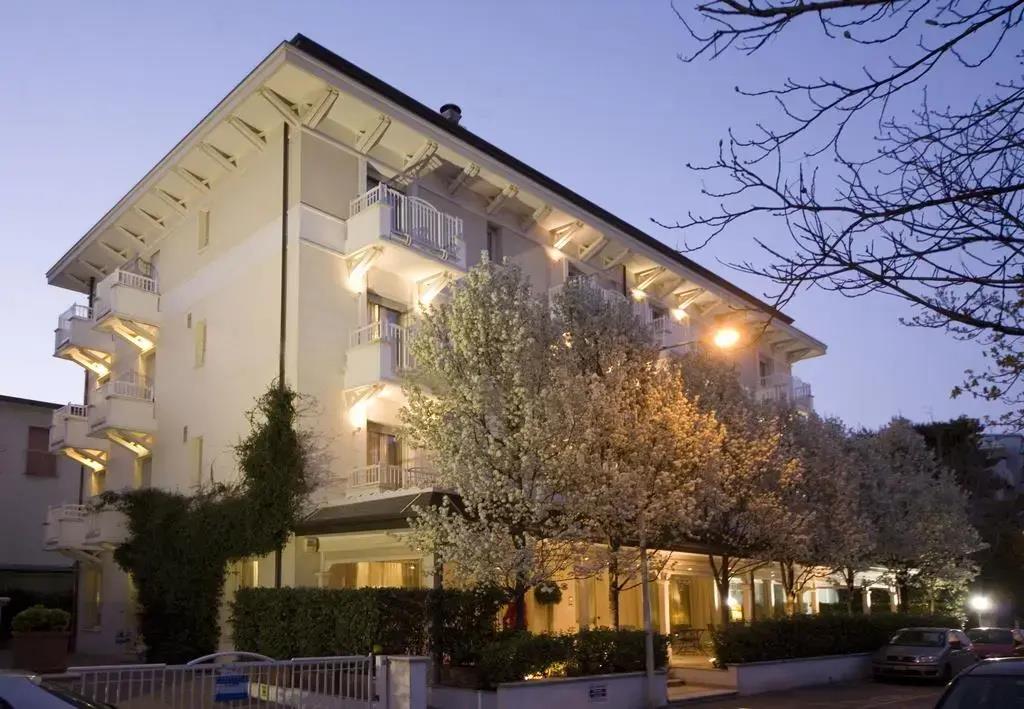 Suite Hotel Maestrale 4*