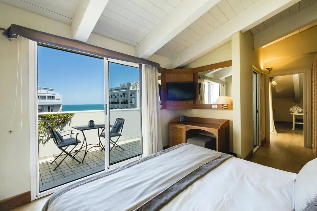 Suite Hotel Maestrale 4*