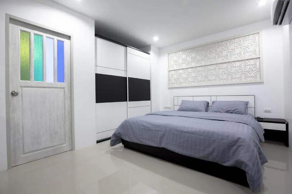 Number 4 Apartment 0*