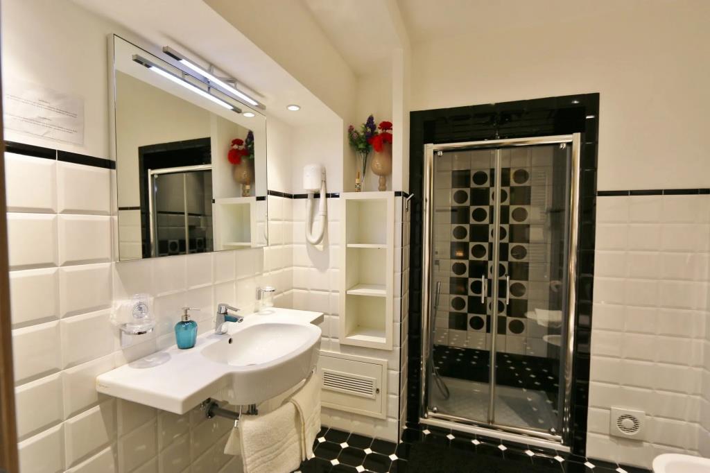 Residenza Adriana 0*