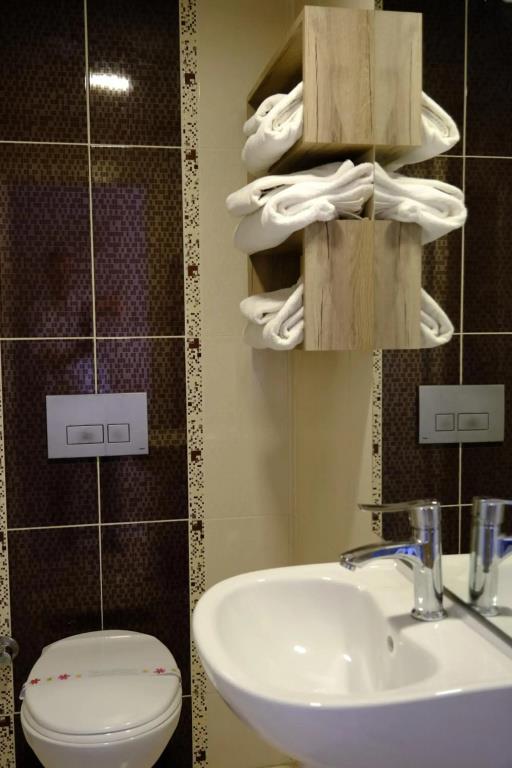 Esin Hotel 0*