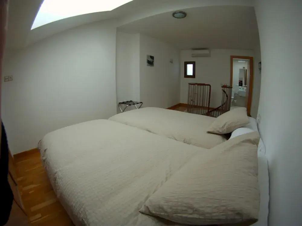 Debambu Apartments 0*