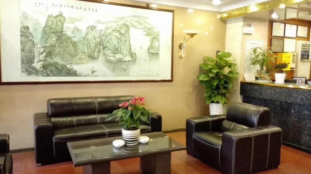 Zhenxing Hotel 2*