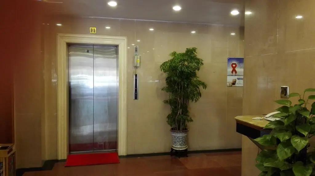 Zhenxing Hotel 2*