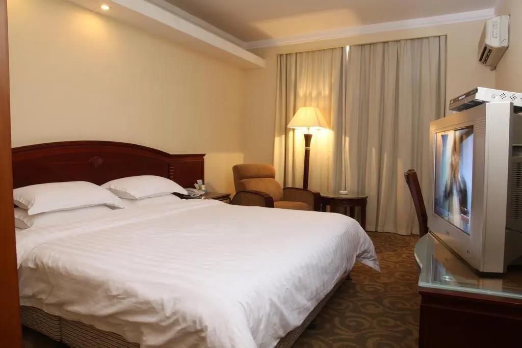 Zhenxing Hotel 2*