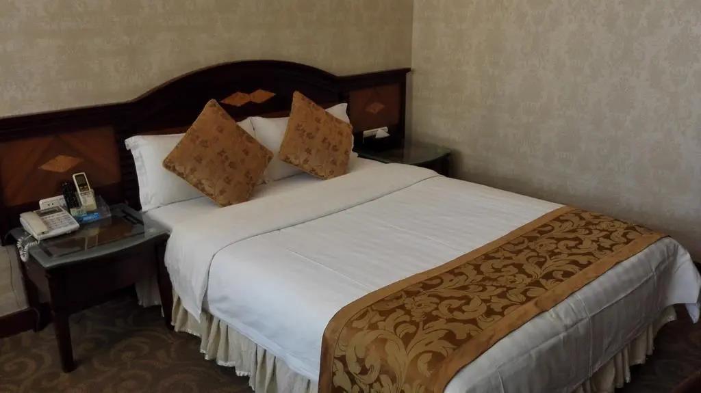 Zhenxing Hotel 2*