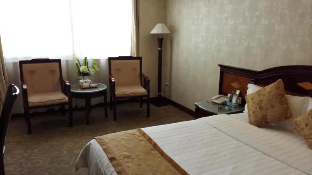 Zhenxing Hotel 2*