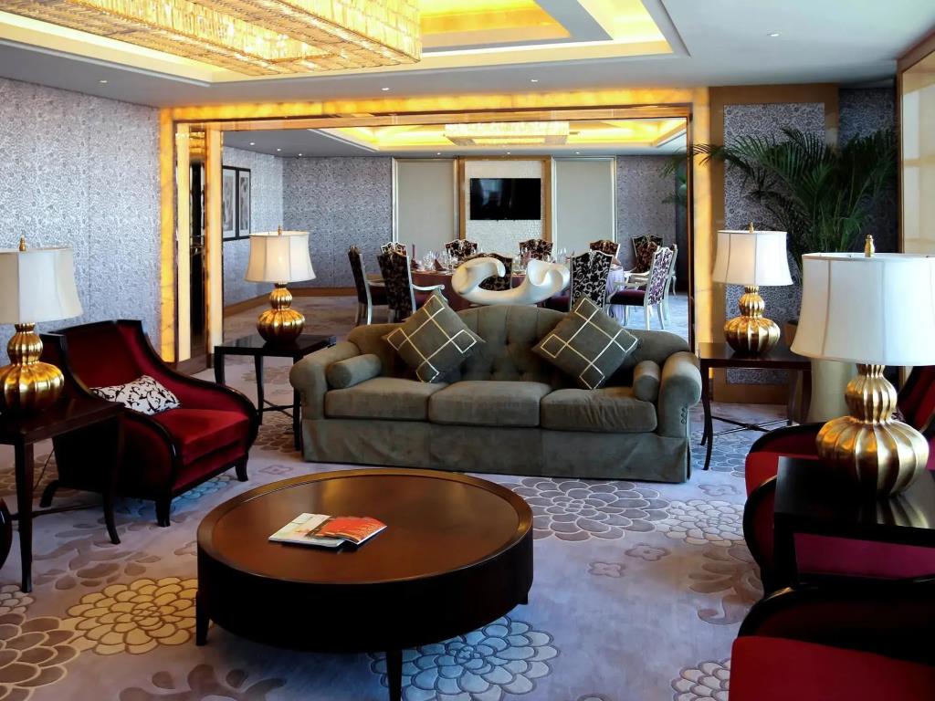 Pullman Linyi Lushang 4*