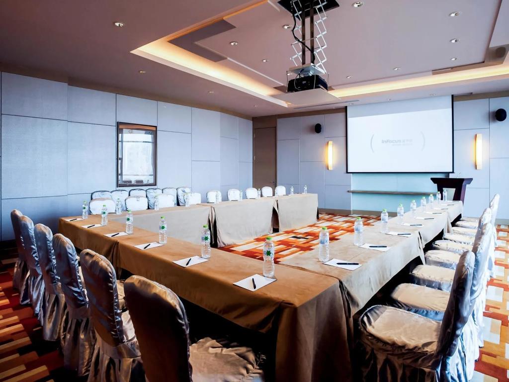 Pullman Linyi Lushang 4*