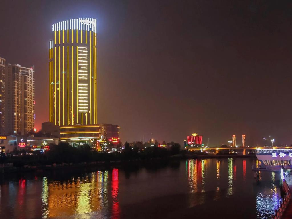 Pullman Linyi Lushang 4*