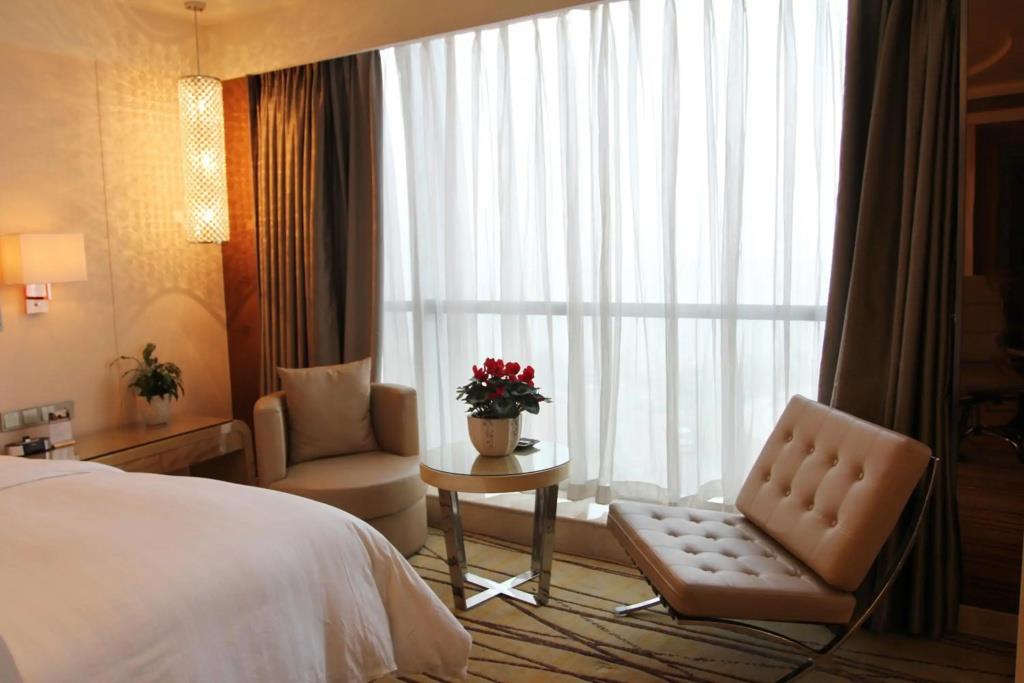 Pullman Linyi Lushang 4*