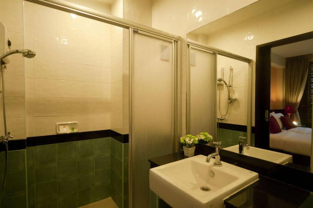 OYO 358 Rattana Residence Thalang 2*