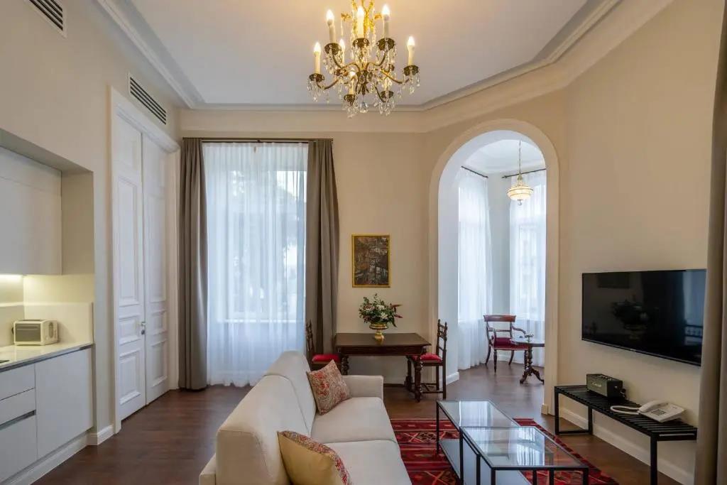 Opera Rooms&Hostel 4*