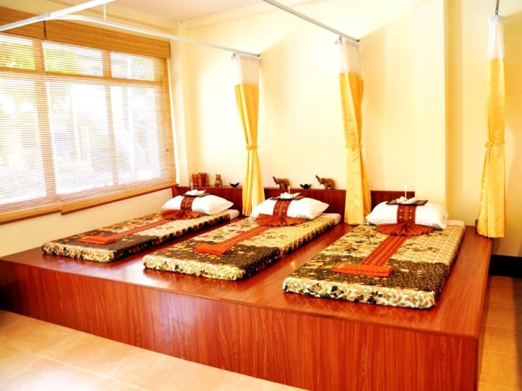 Kata View Guesthouse 2*
