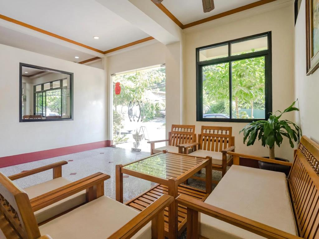 Kata View Guesthouse 2*