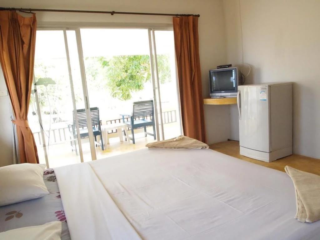 Jinta Beach Samui 3*