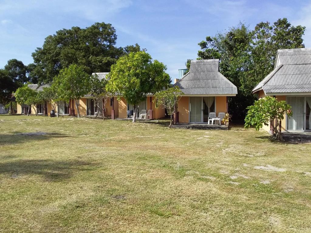 Jinta Beach Samui 3*