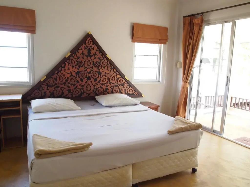 Jinta Beach Samui 3*