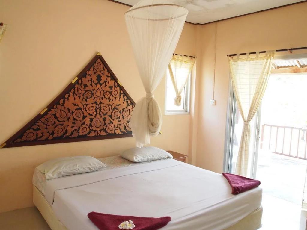 Jinta Beach Samui 3*