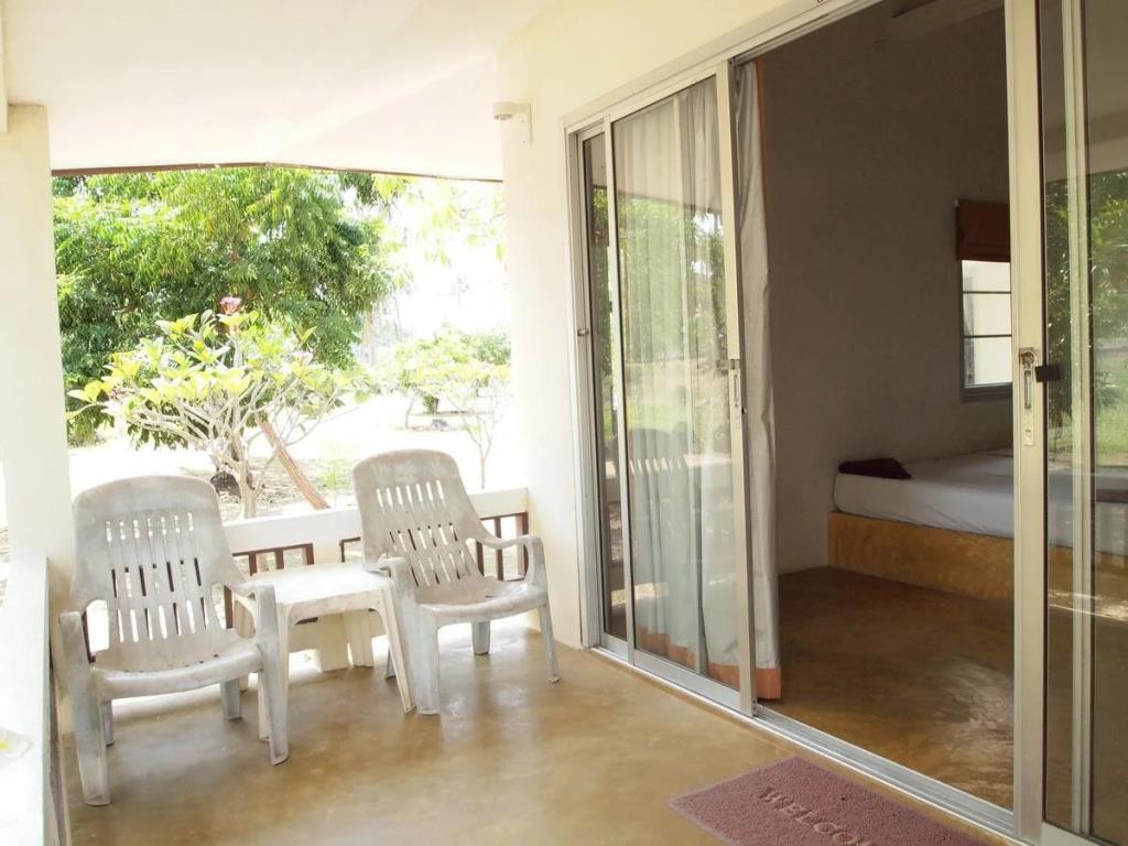 Jinta Beach Samui 3*