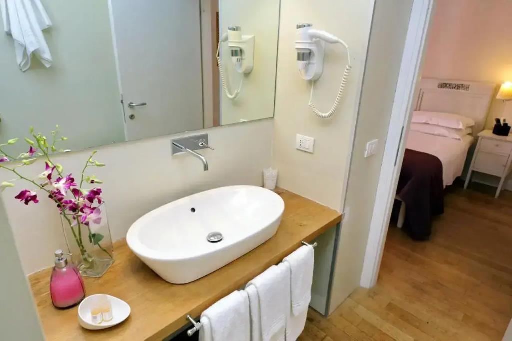 Amaranto Romano Hotel 0*