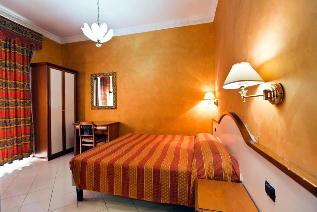 Hotel Lella 2*