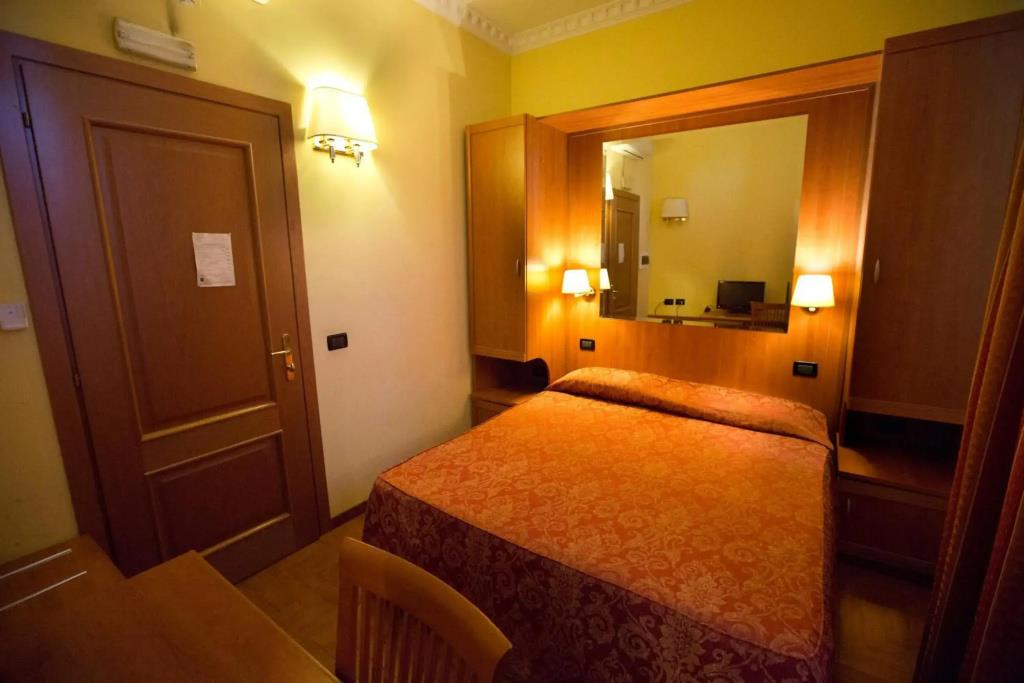 Hotel Lella 2*