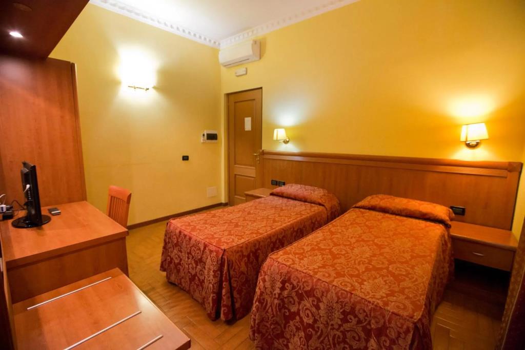 Hotel Lella 2*