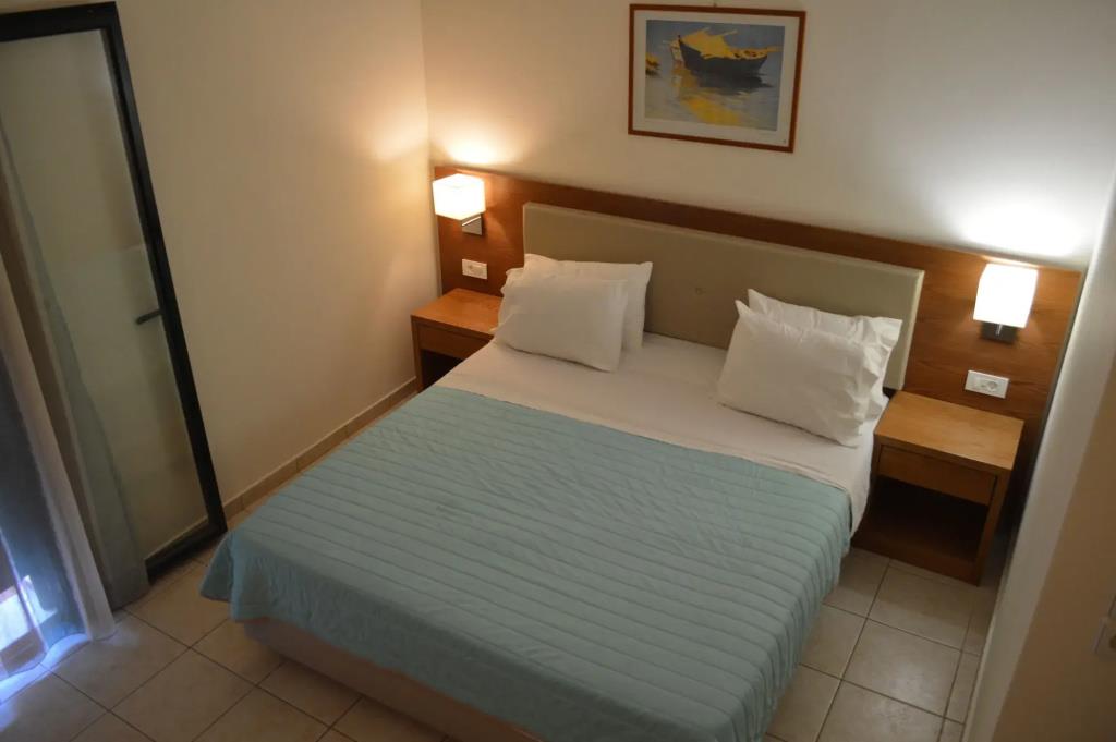 Christina Beach Hotel 2*