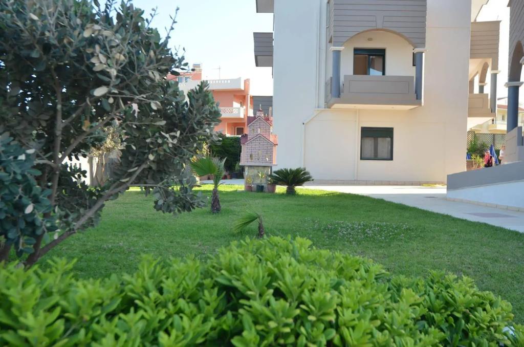 Christina Beach Hotel 2*