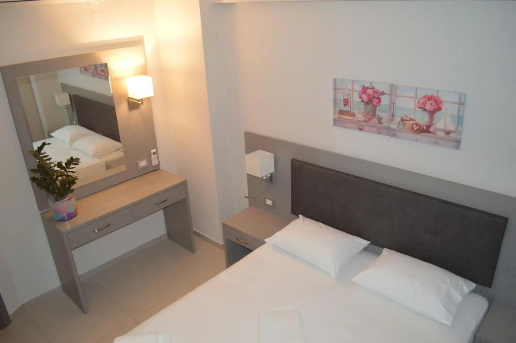 Christina Beach Hotel 2*