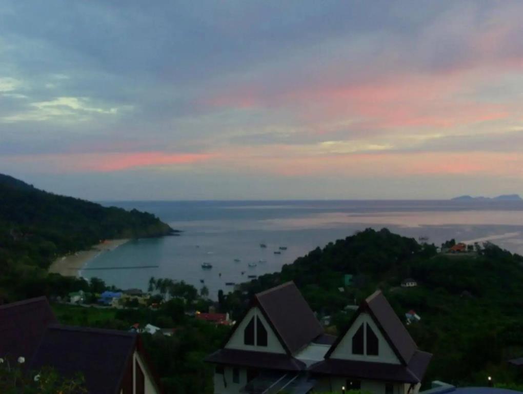 Baan KanTiang See Villas (2 bedroom villas) 0*
