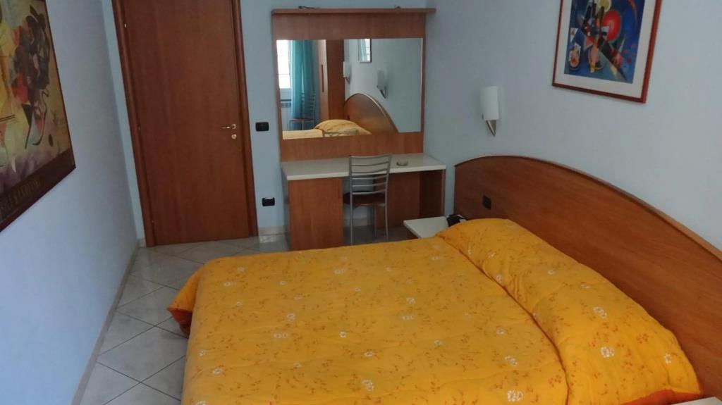 Hotel 2000 2*