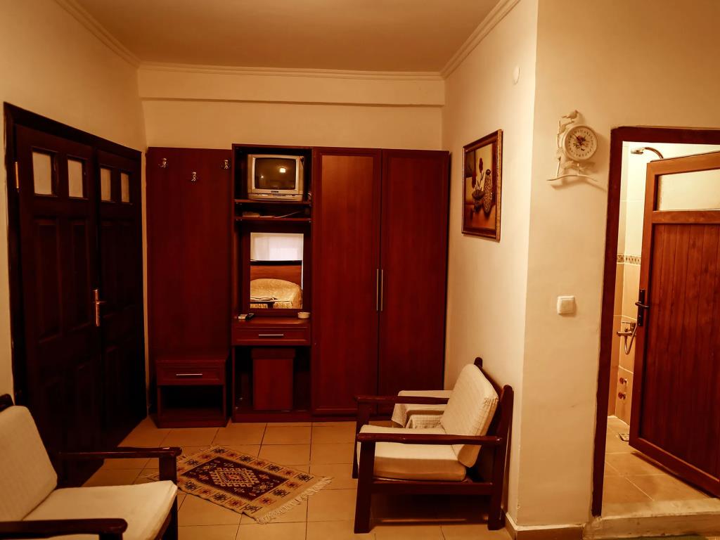 Can Hotel 0*