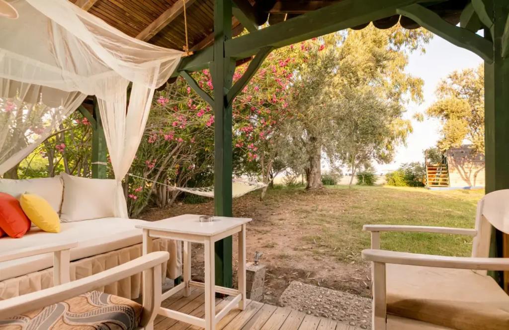 Etenna Beach Bungalows 0*