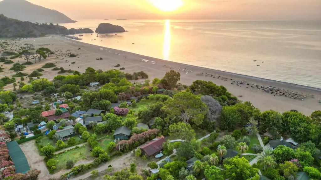 Etenna Beach Bungalows 0*