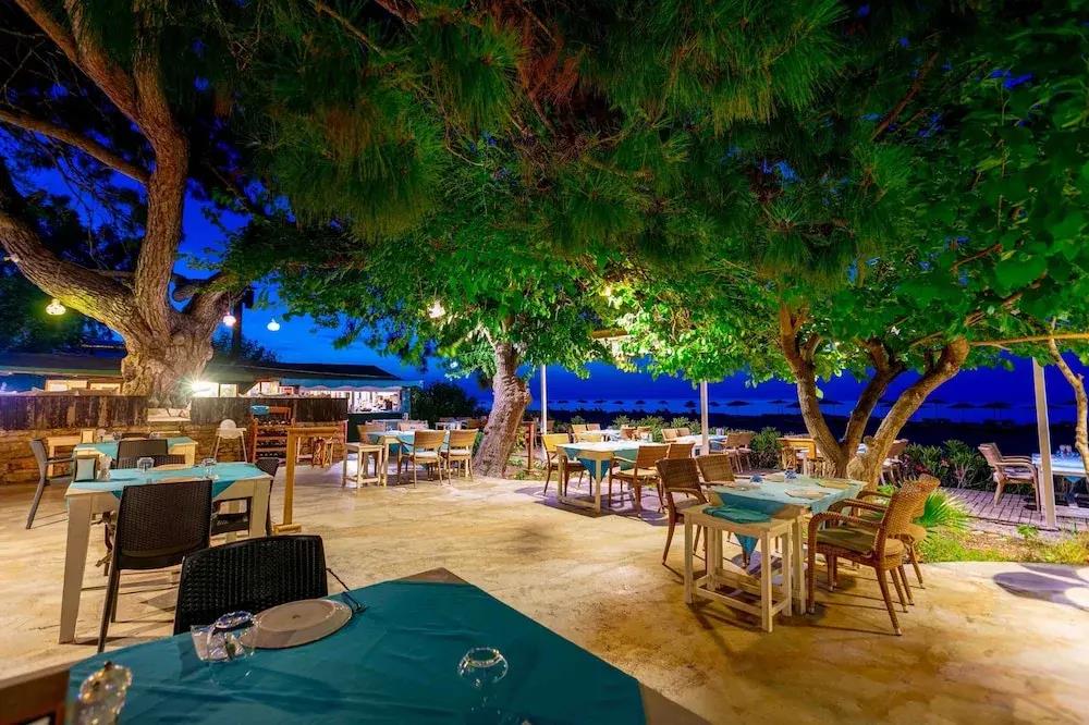 Etenna Beach Bungalows 0*
