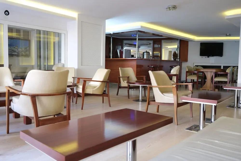 Artan Hotel 3*