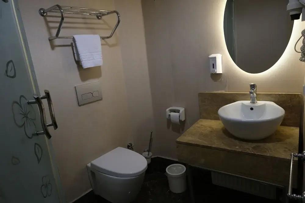 Artan Hotel 3*