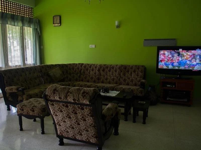 Royal Tourist Lodge 2*