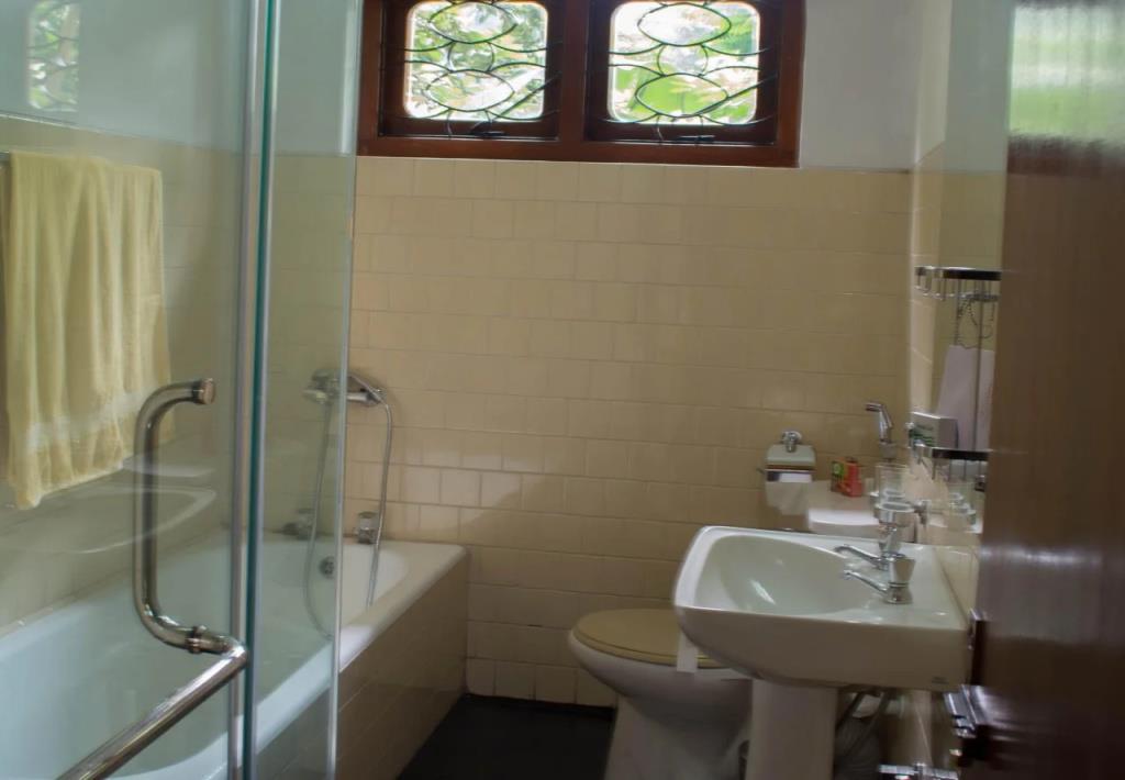 Royal Tourist Lodge 2*