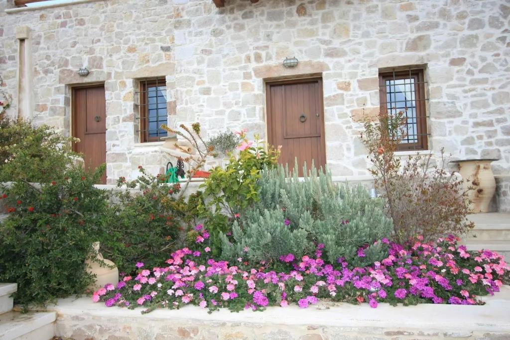 Lithos Traditional Houses 0*