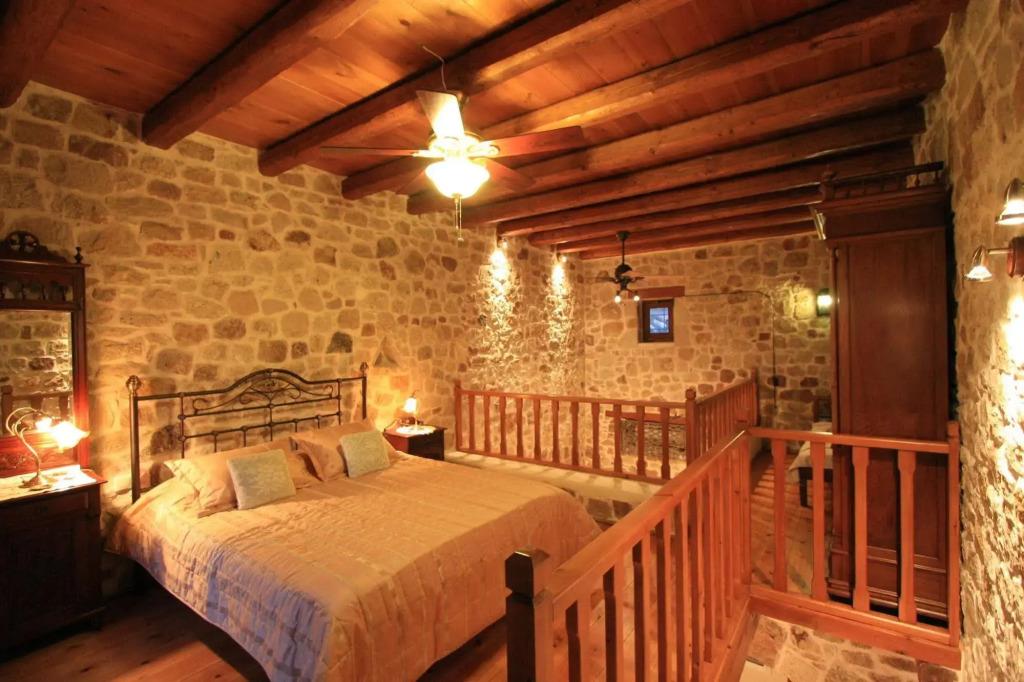 Lithos Traditional Houses 0*