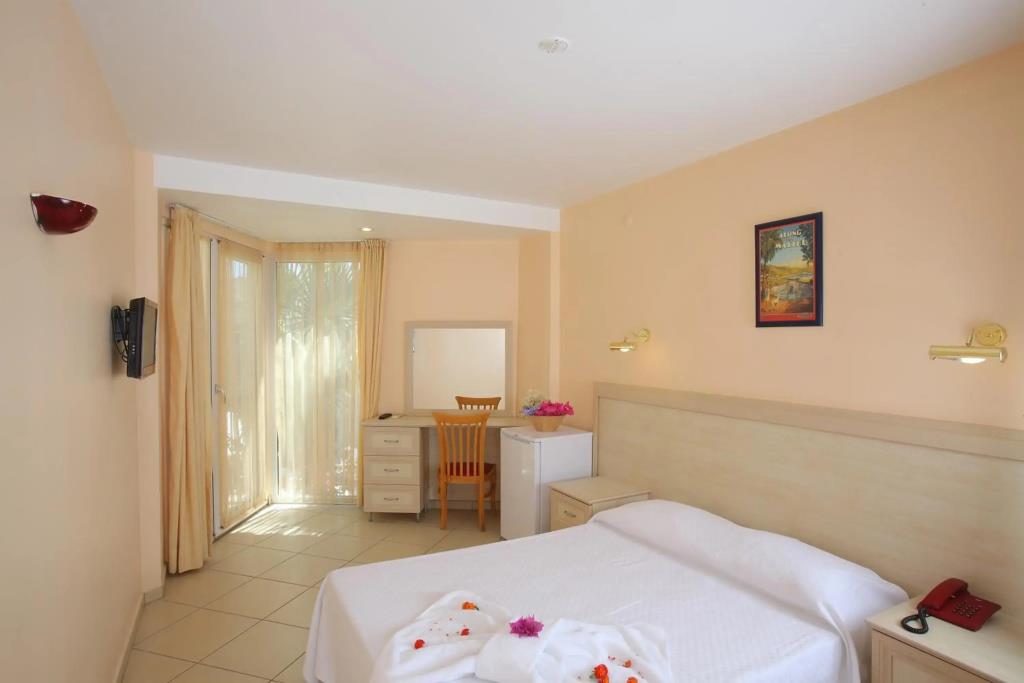 Catamaran Hotel 2*
