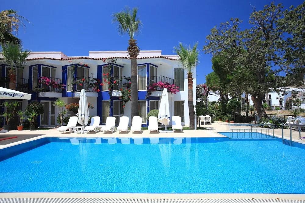 Catamaran Hotel 2*