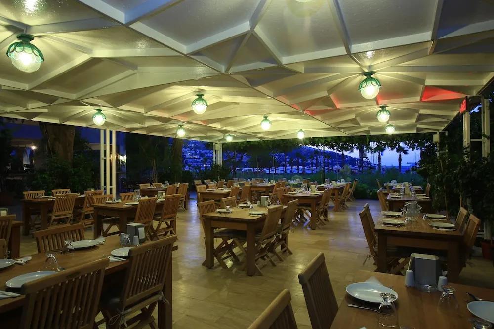 Catamaran Hotel 2*