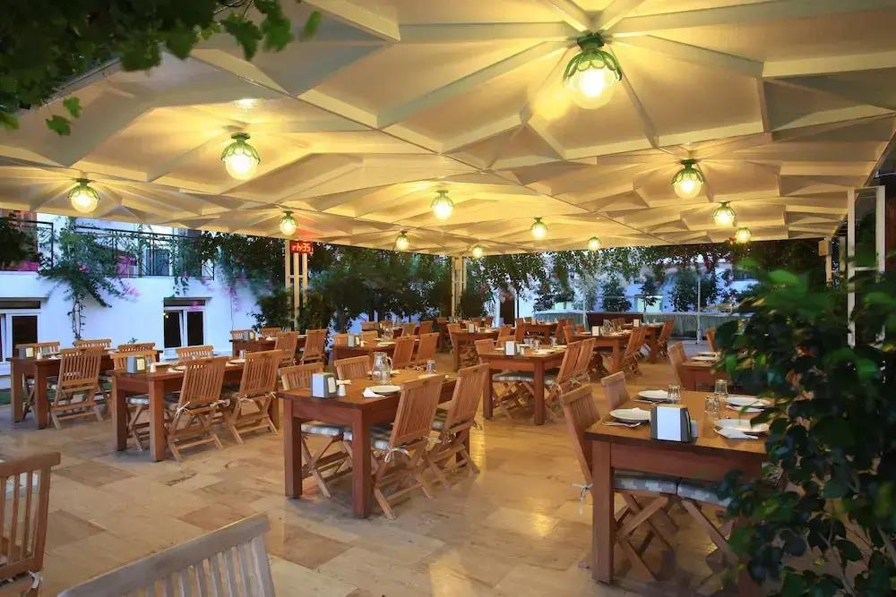 Catamaran Hotel 2*