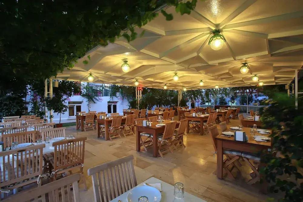 Catamaran Hotel 2*