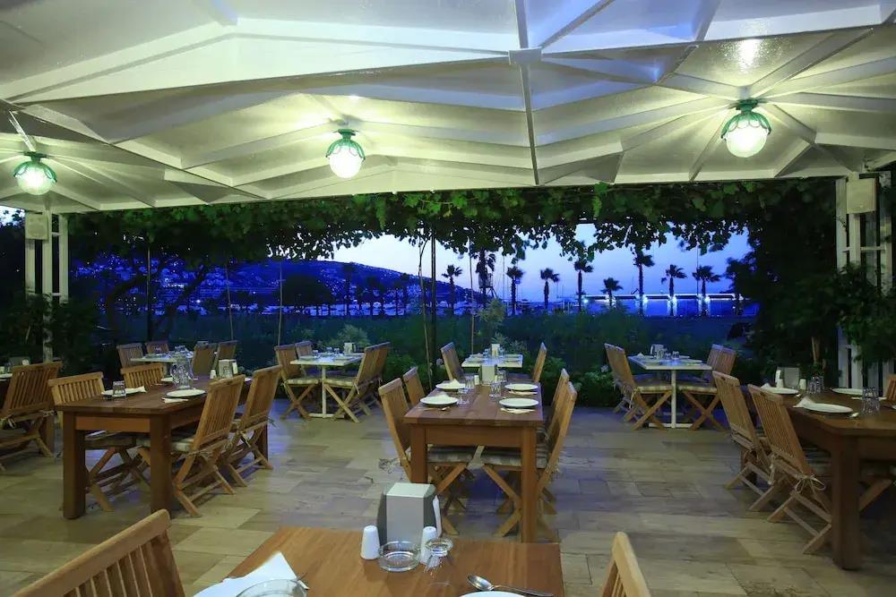 Catamaran Hotel 2*